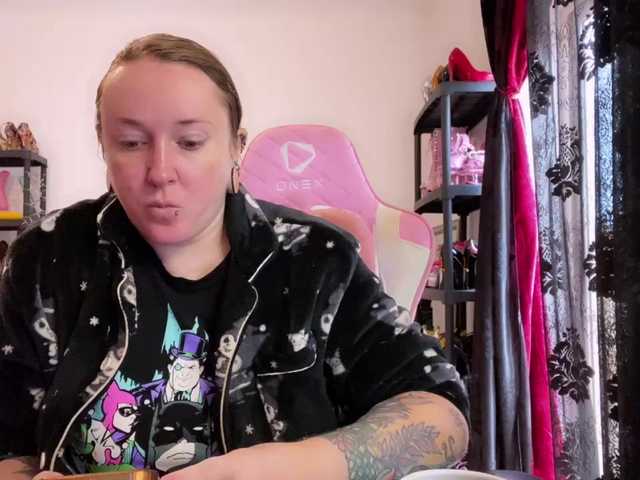 NylonQueen's BongaCams show and profile