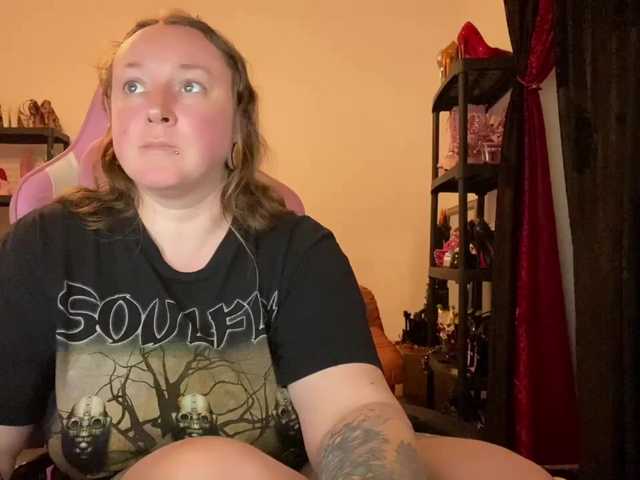 NylonQueen's BongaCams show and profile