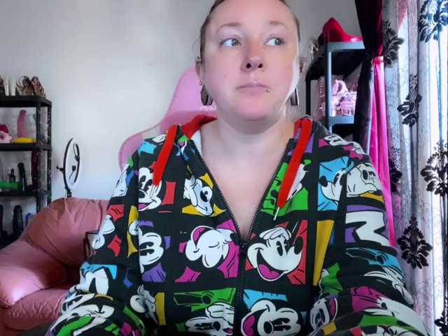 NylonQueen's BongaCams show and profile