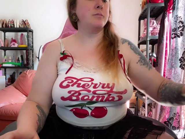 NylonQueen's BongaCams show and profile