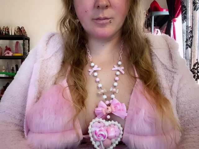 NylonQueen's BongaCams show and profile