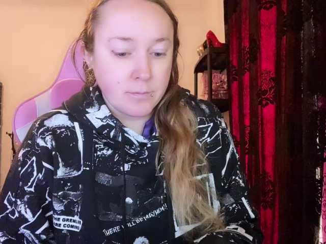 NylonQueen's BongaCams show and profile