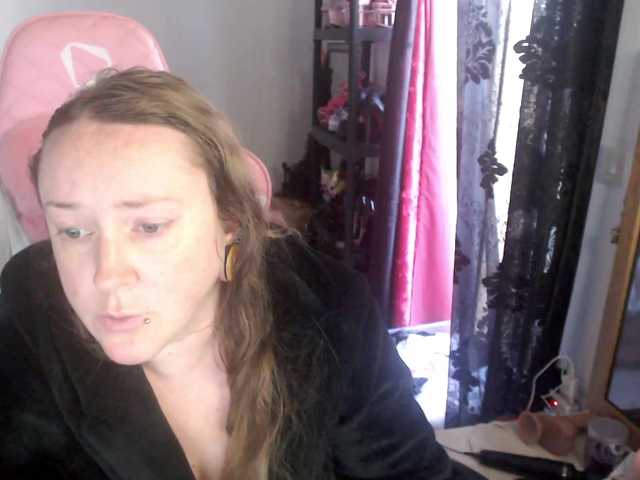 NylonQueen's BongaCams show and profile