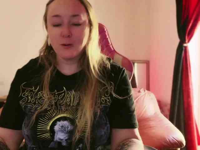 NylonQueen webcam