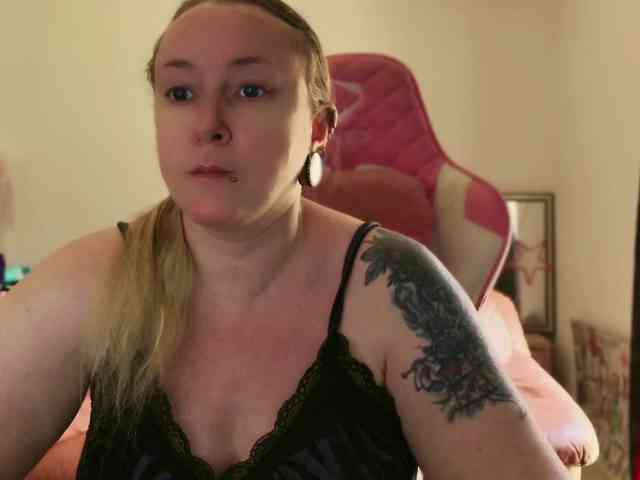 NylonQueen webcam