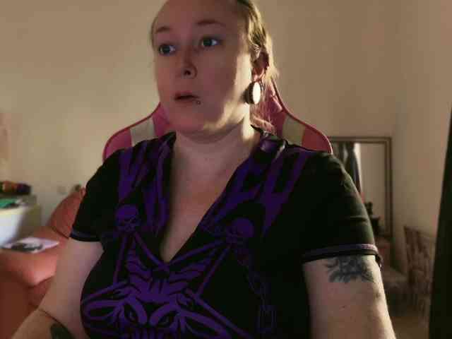 NylonQueen webcam