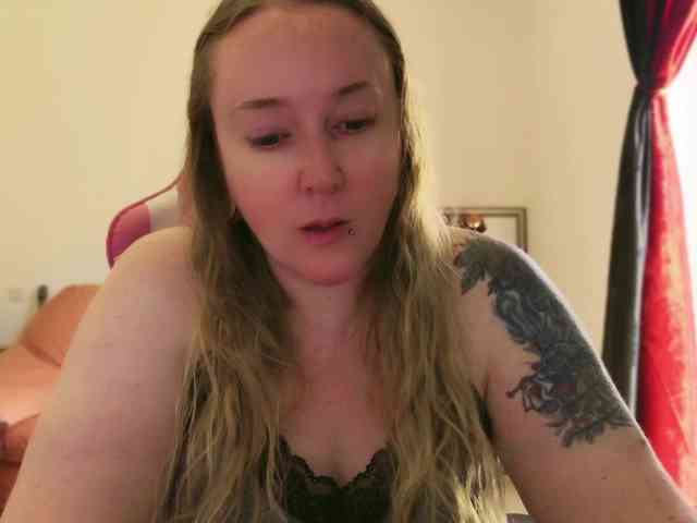 NylonQueen webcam