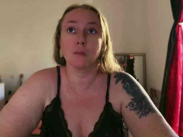 NylonQueen webcam