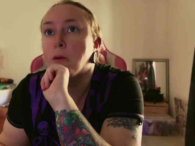 NylonQueen webcam