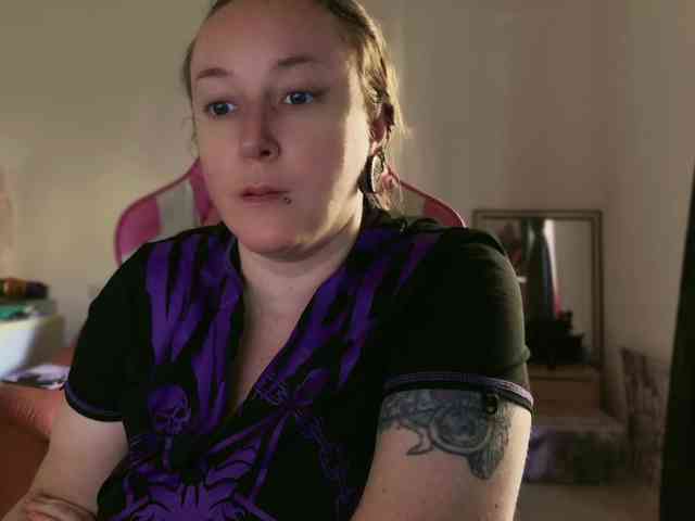 NylonQueen webcam