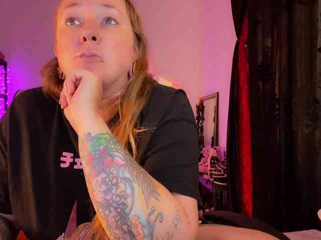 NylonQueen webcam