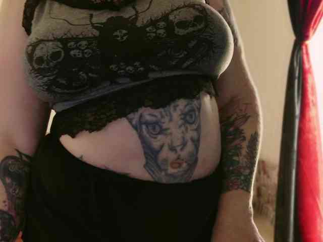 NylonQueen webcam