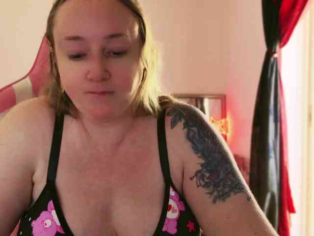 NylonQueen webcam