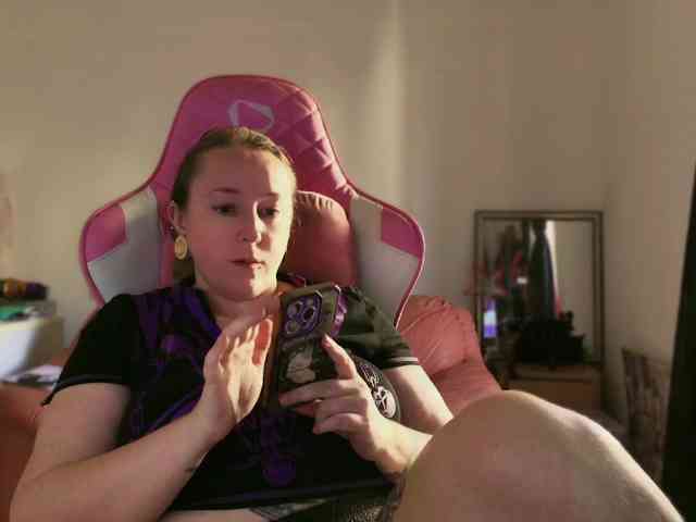 NylonQueen webcam