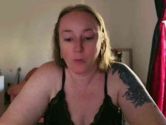 NylonQueen webcam