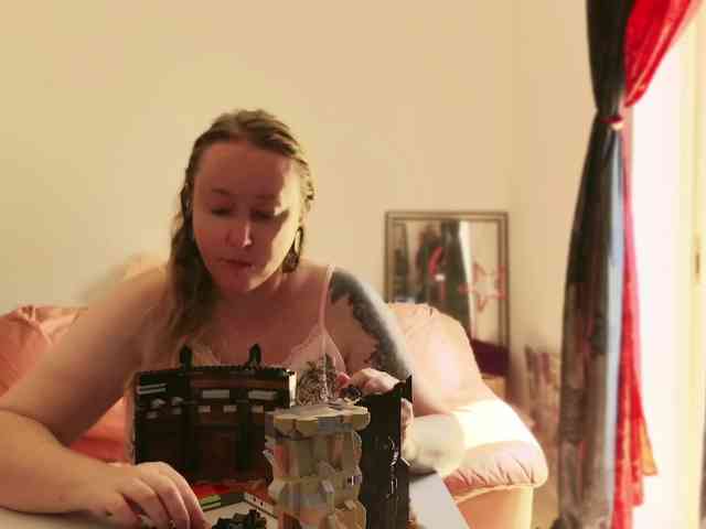 NylonQueen webcam