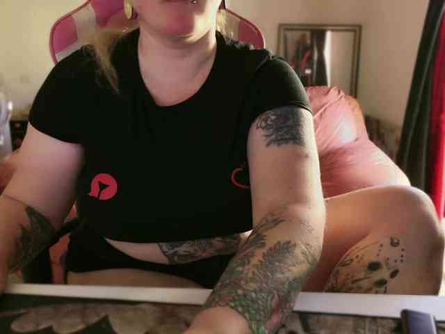 NylonQueen webcam