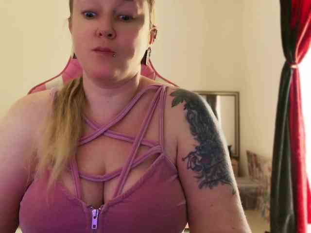 NylonQueen webcam