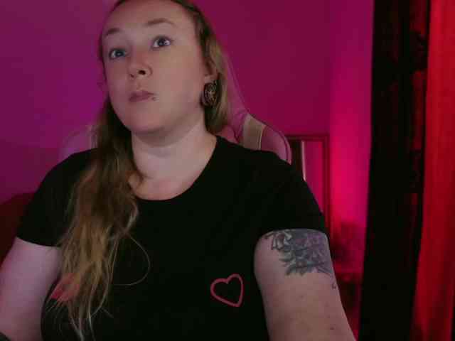 NylonQueen webcam