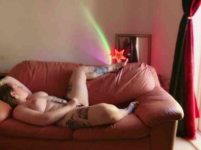 NylonQueen webcam