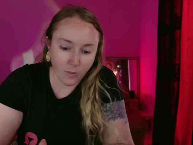 NylonQueen webcam