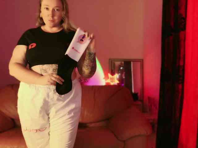 NylonQueen webcam