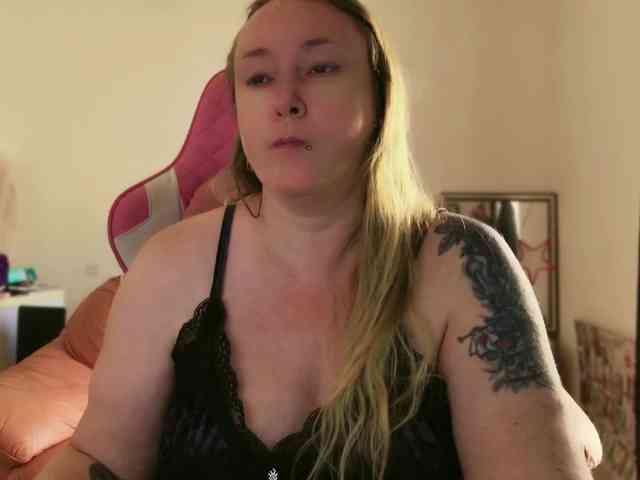 NylonQueen webcam