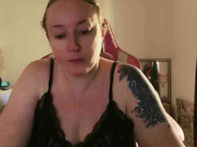 NylonQueen webcam