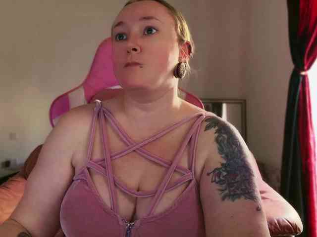 NylonQueen webcam