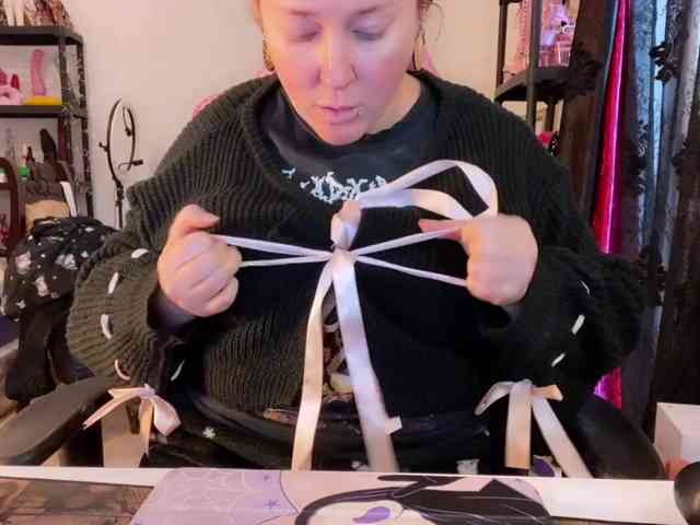 NylonQueen NylonQueen