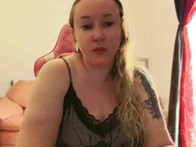 NylonQueen webcam