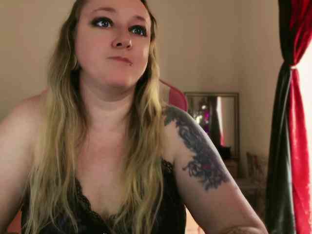 NylonQueen webcam