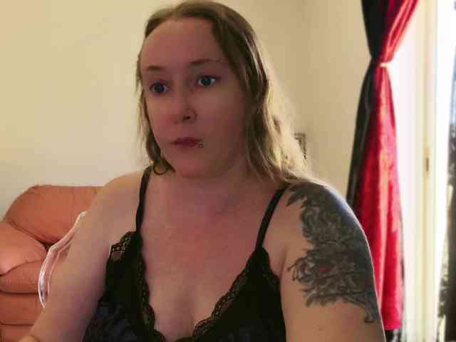 NylonQueen webcam