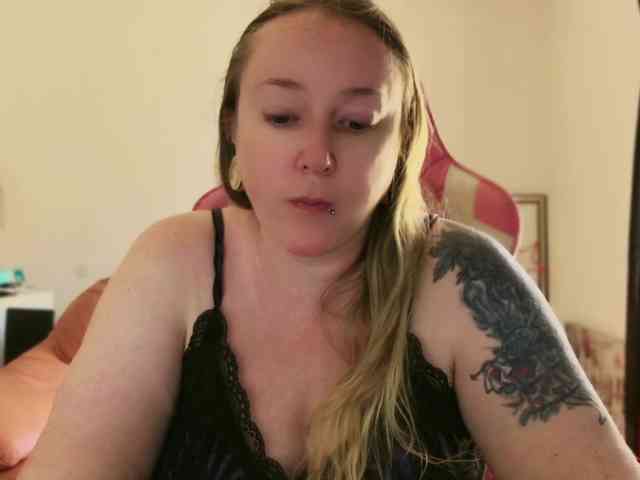 NylonQueen webcam