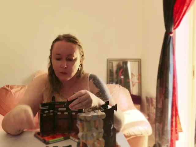 NylonQueen webcam