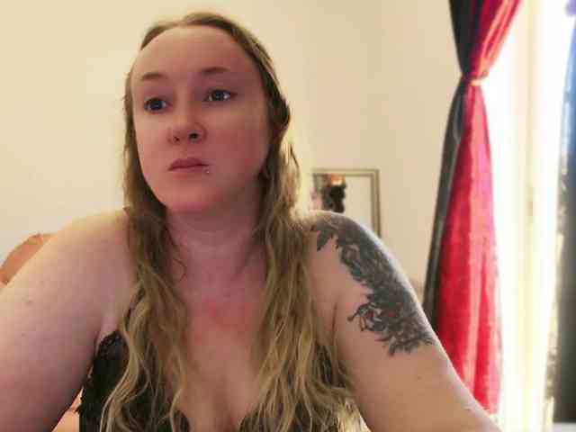 NylonQueen webcam