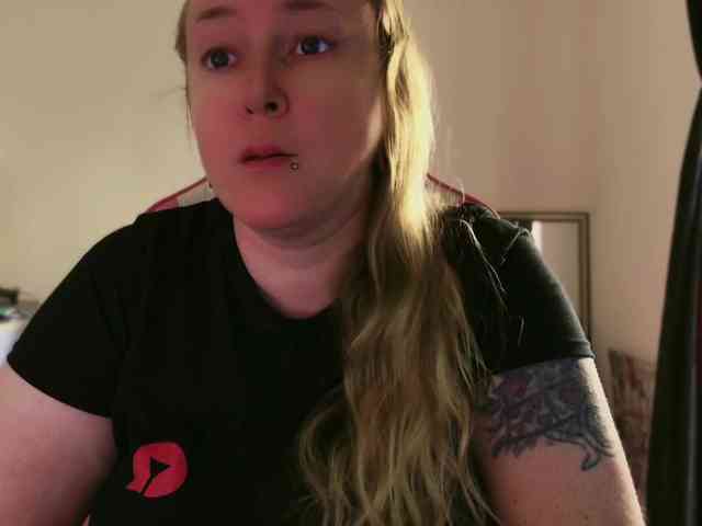 NylonQueen webcam