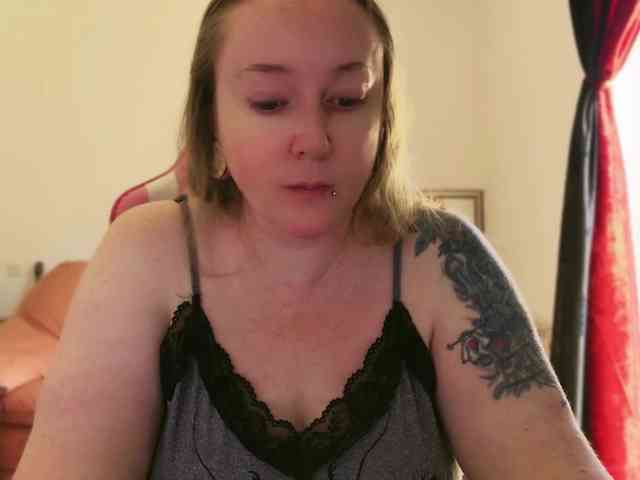 NylonQueen webcam