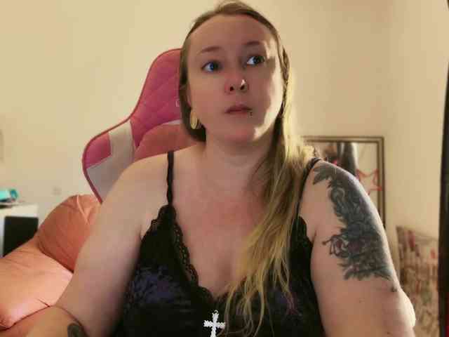 NylonQueen webcam