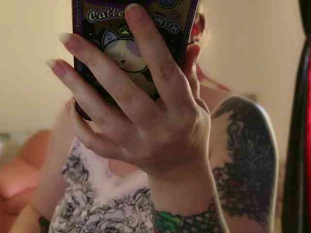 NylonQueen webcam
