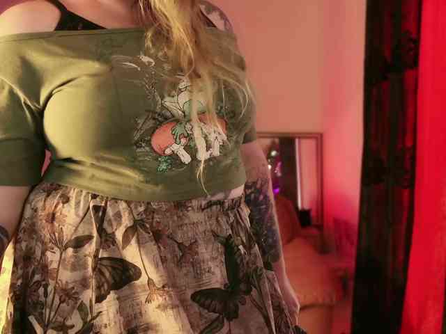 NylonQueen webcam