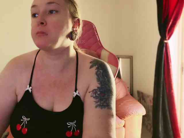 NylonQueen webcam