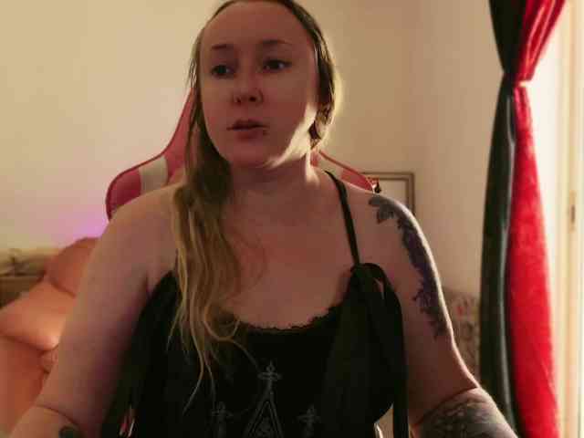 NylonQueen webcam