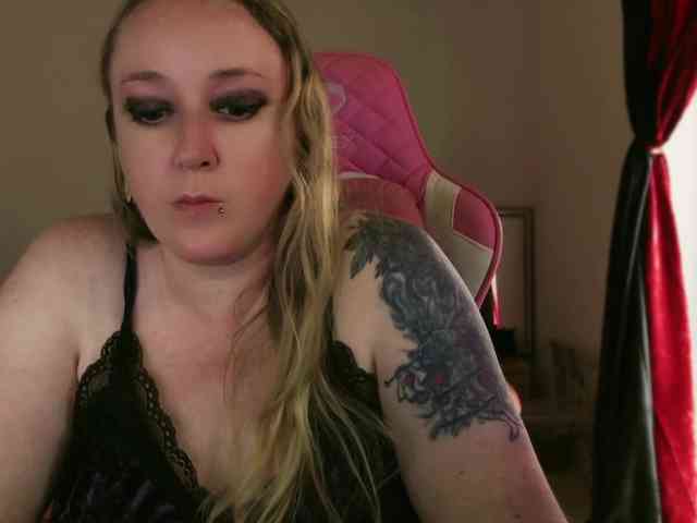 NylonQueen webcam