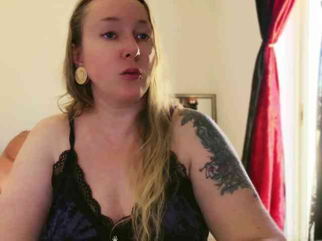 NylonQueen webcam