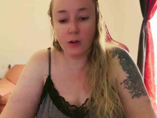 NylonQueen webcam