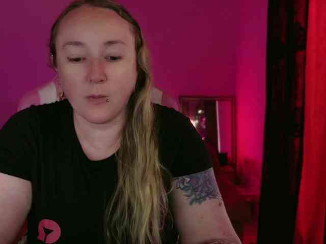 NylonQueen webcam
