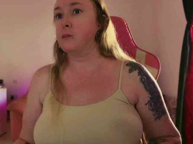 NylonQueen webcam