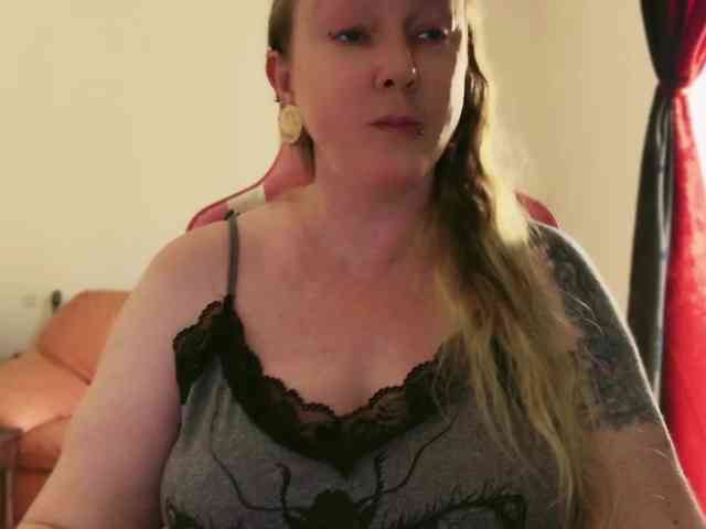 NylonQueen webcam