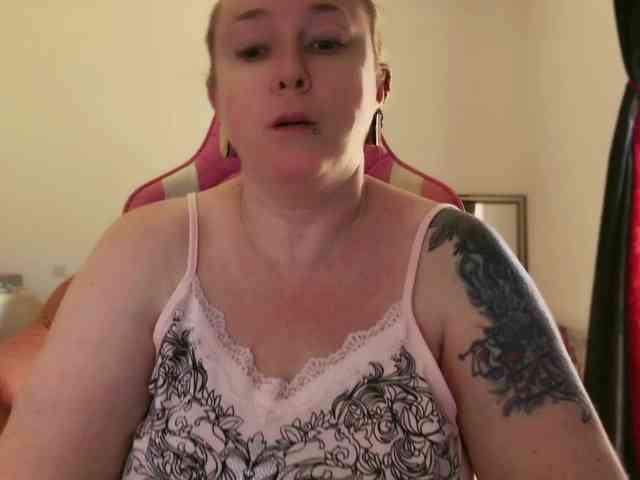 NylonQueen webcam